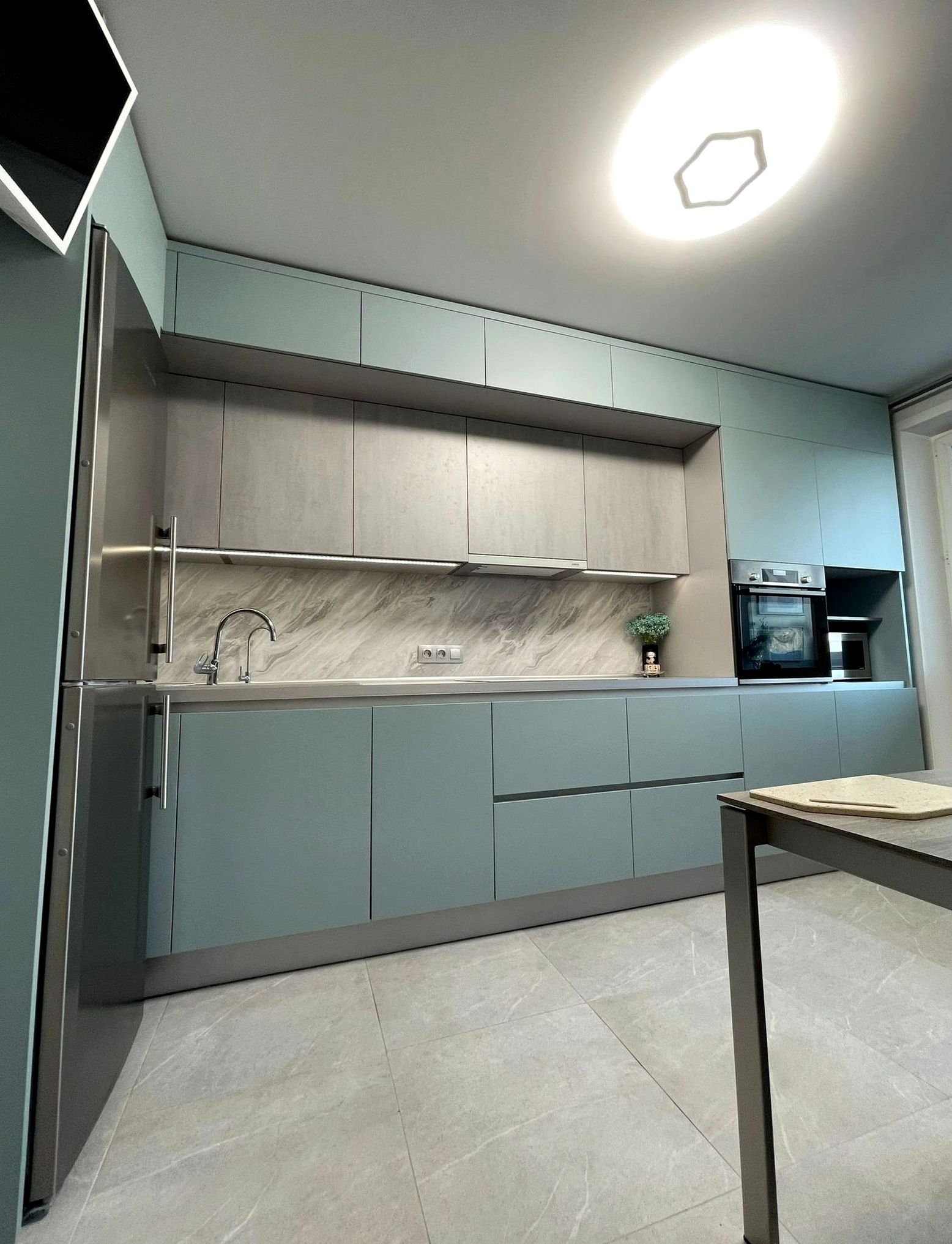 Кухня под заказ №0044 — угловая кухня в современном стиле