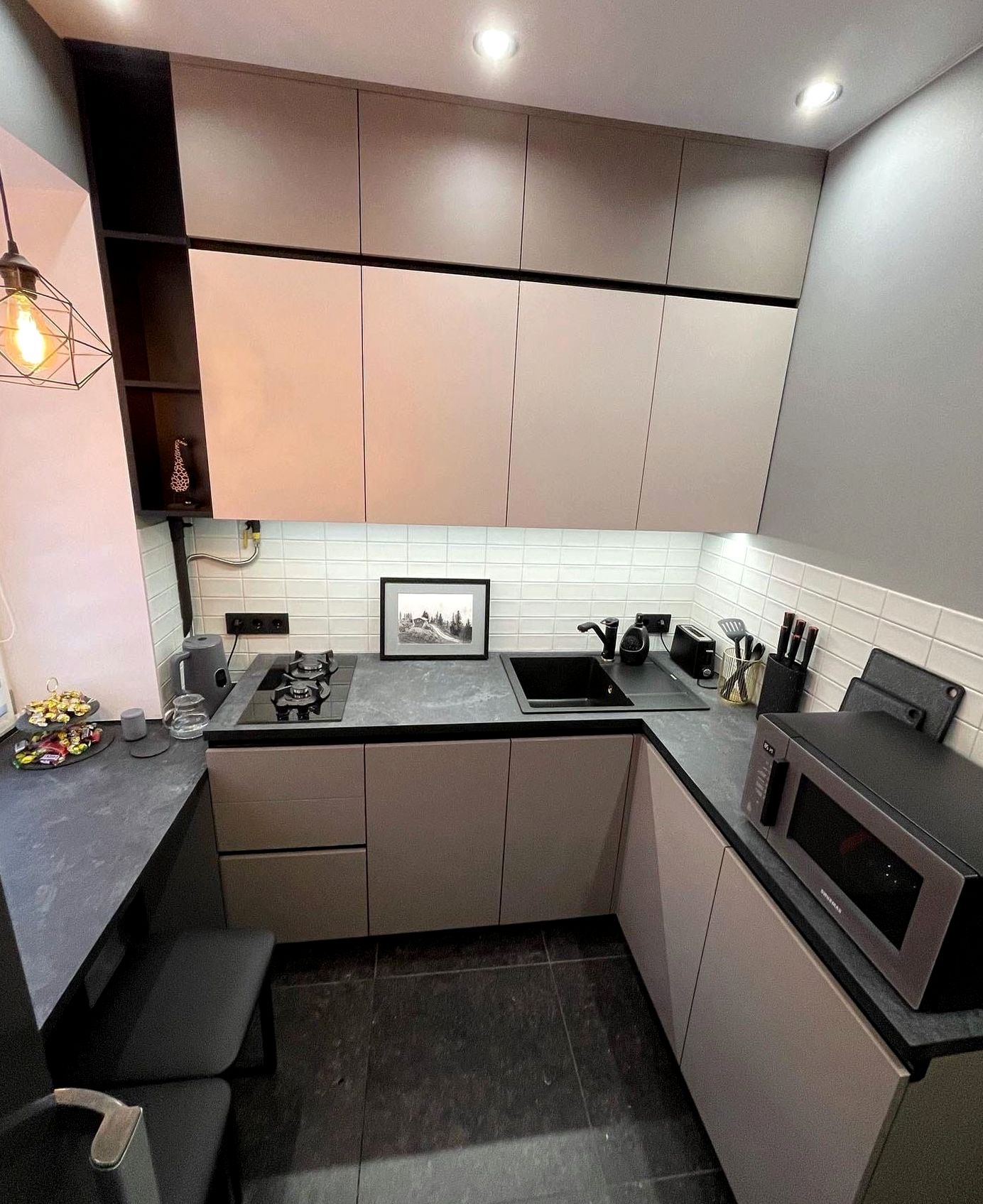 Кухня под заказ №0057 — минималистичная кухня без ручек