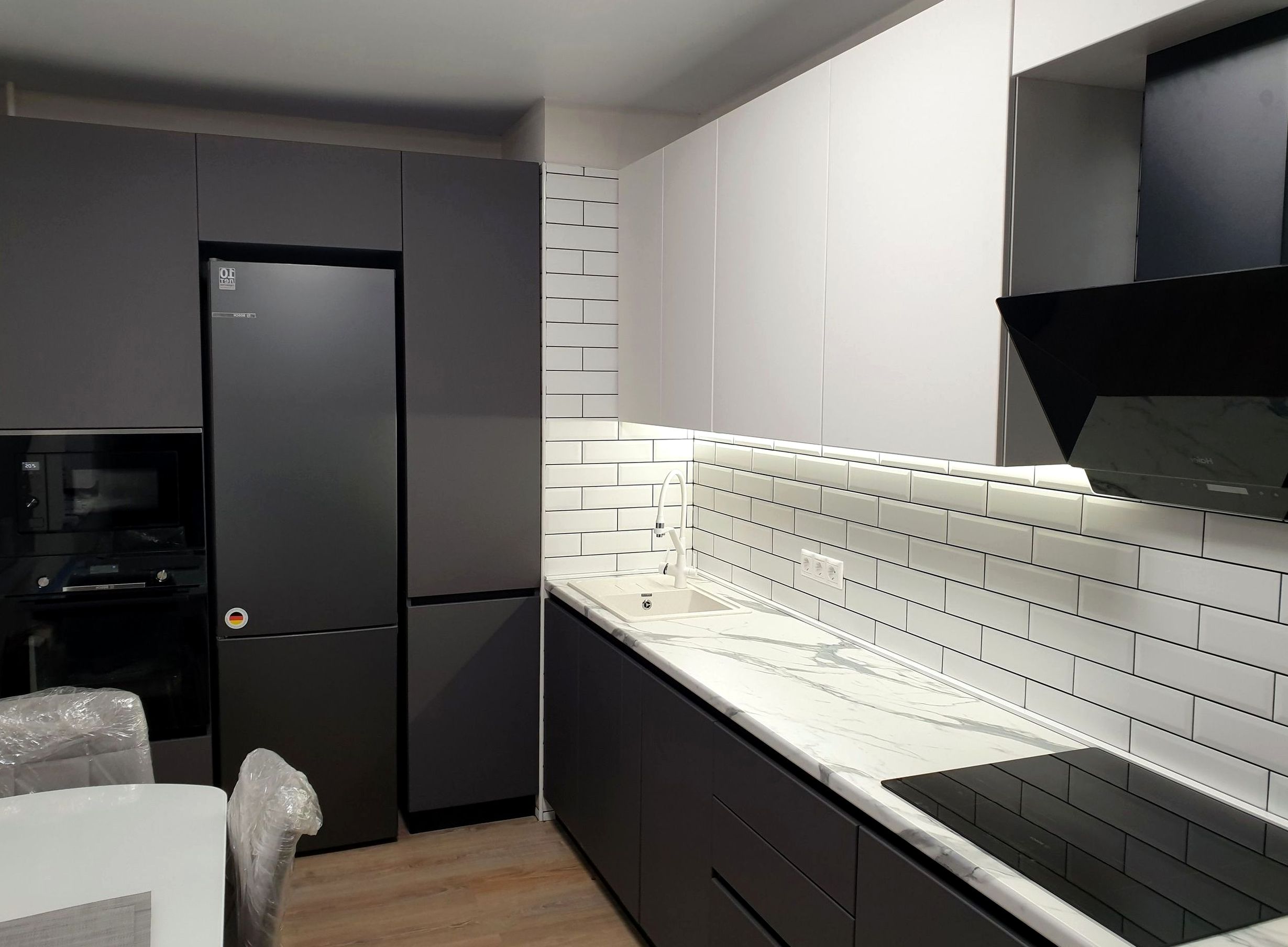 Кухня под заказ №0102 — светлая семейная кухня