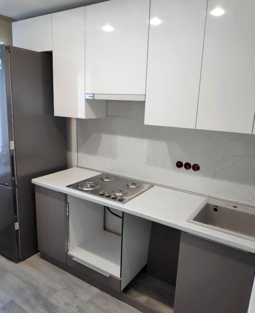 Кухня под заказ №0156 — светлая семейная кухня