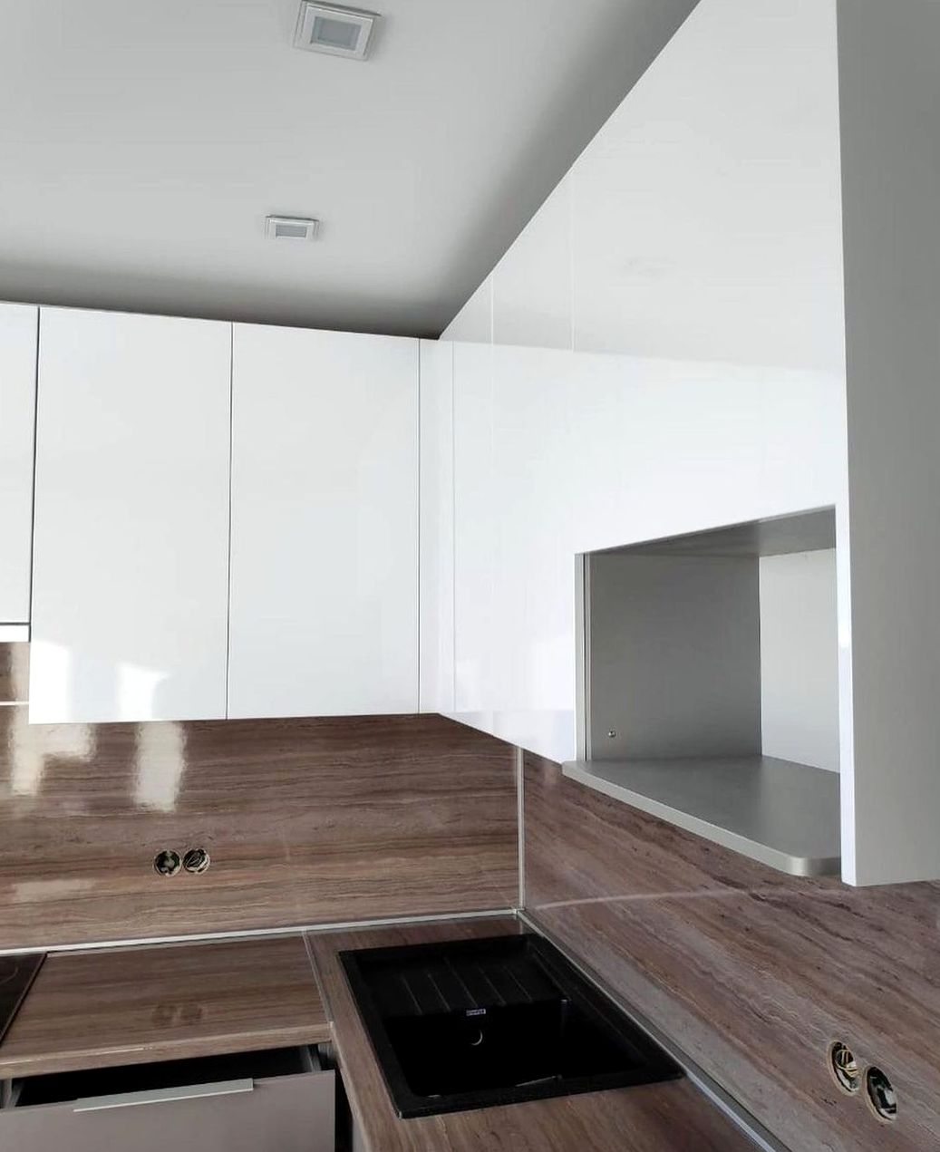 Кухня под заказ №0158 — угловая кухня в современном стиле