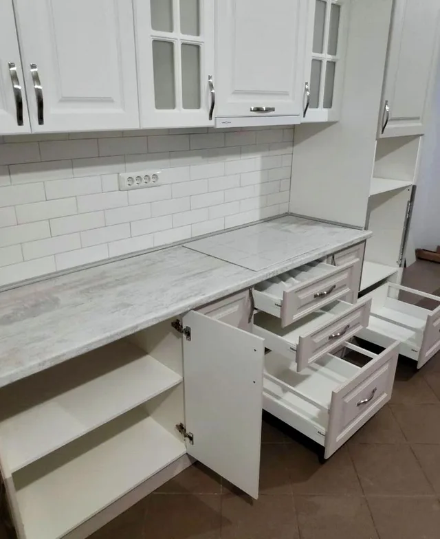 Минималистичная кухня без ручек Terra Frame №0219
