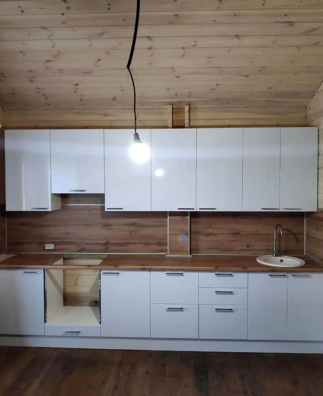 Кухня Siena Light №0225 — минималистичная кухня без ручек
