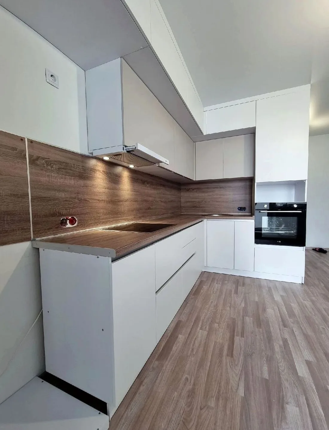 Кухня Rimini Oak №0255 — минималистичная кухня без ручек