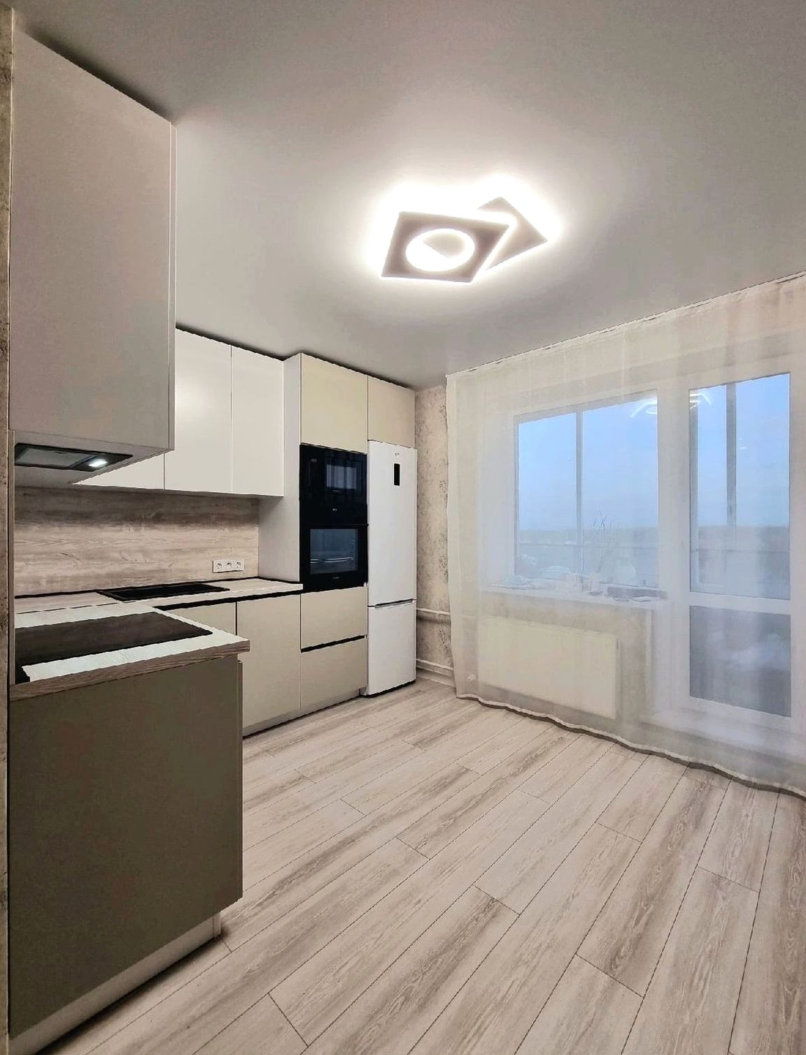 Кухня под заказ №0261 — минималистичная кухня без ручек