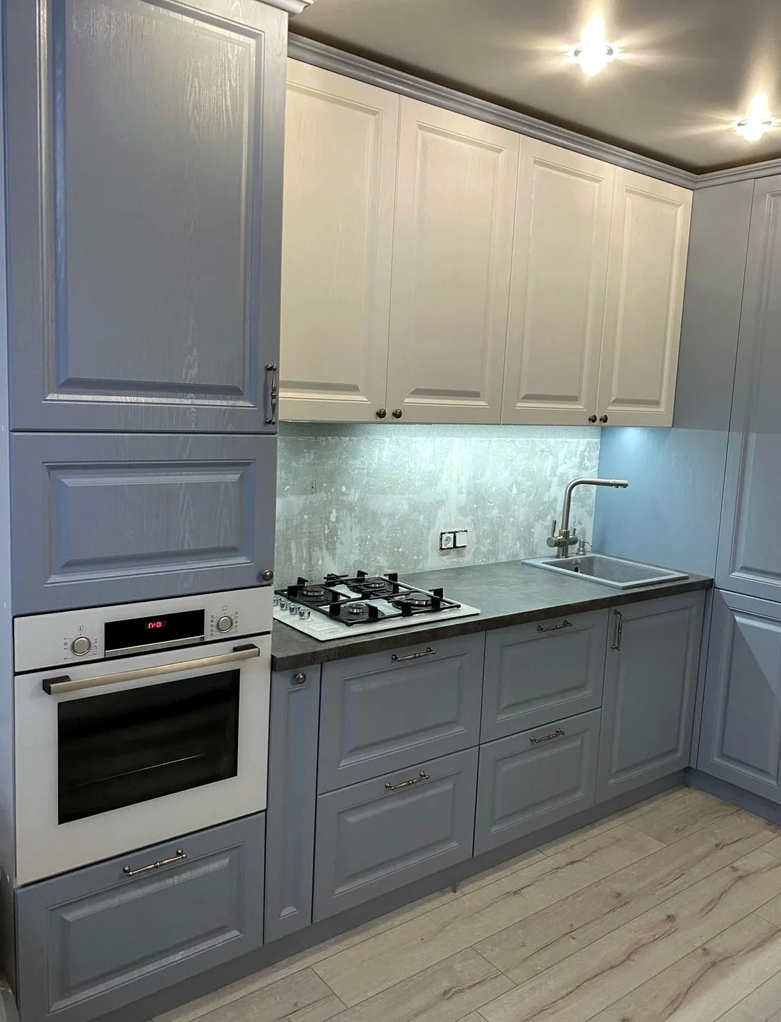 Кухня Siena Light №0321 — минималистичная кухня без ручек