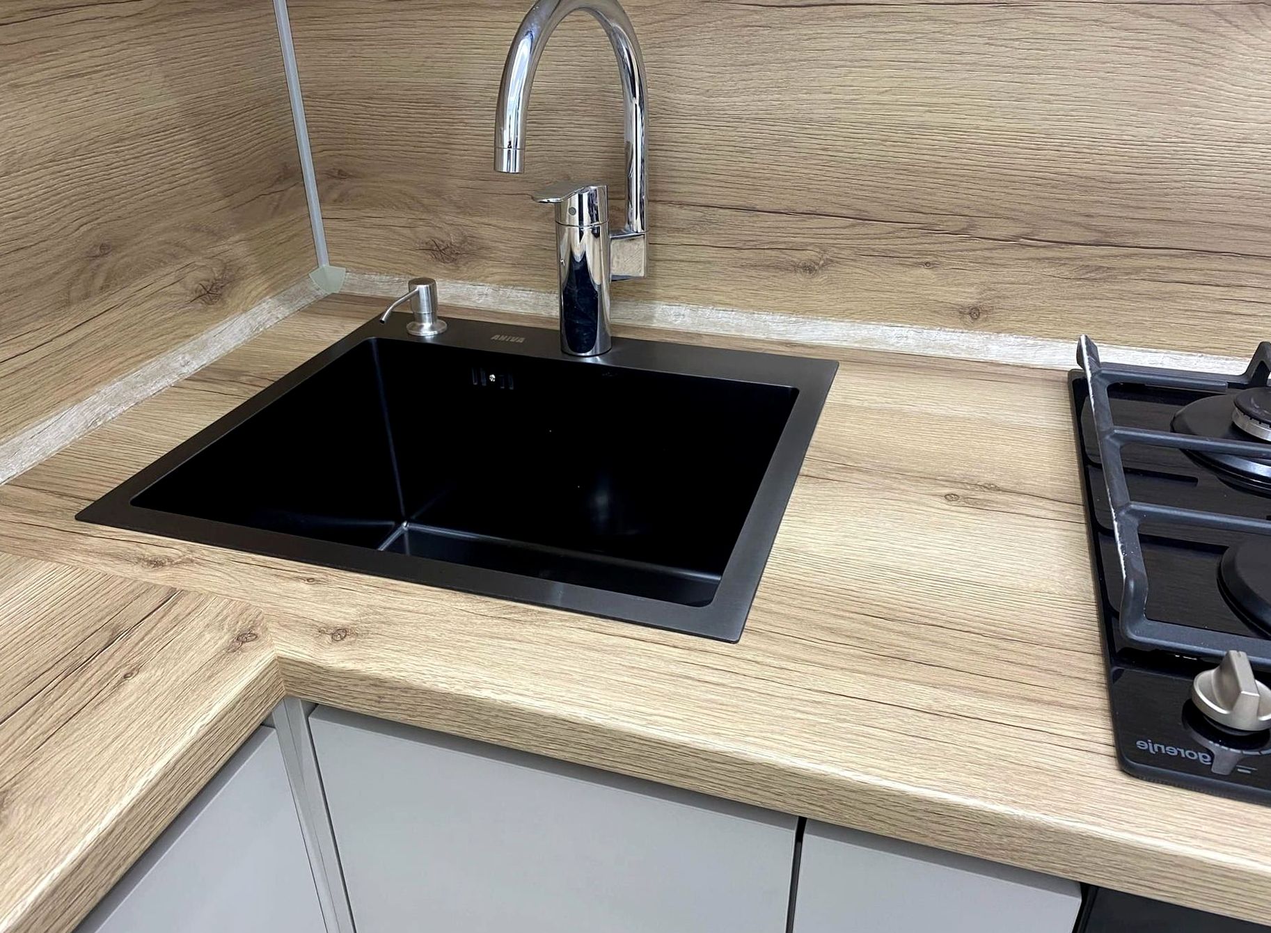 Кухня под заказ №0325 — современная матовая кухня