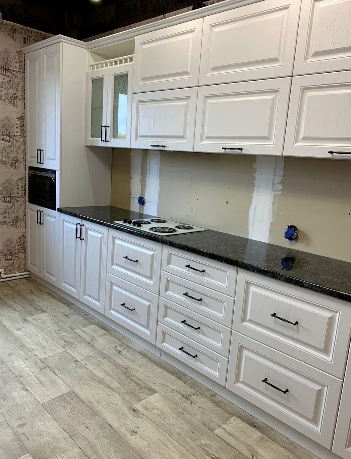 Кухня под заказ №0330 — светлая семейная кухня