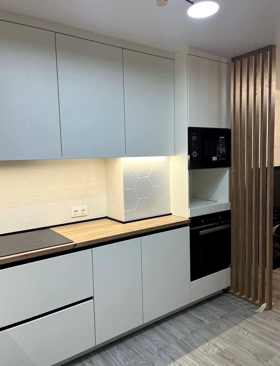 Кухня под заказ №0345 — минималистичная кухня без ручек