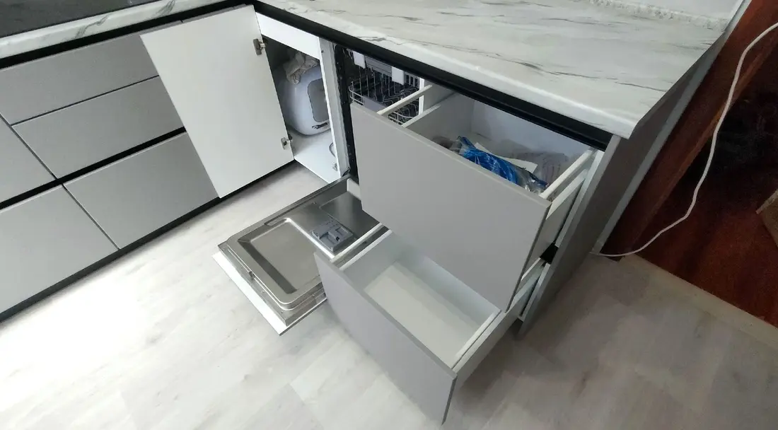 Кухня Florence Home №0381 — минималистичная кухня без ручек