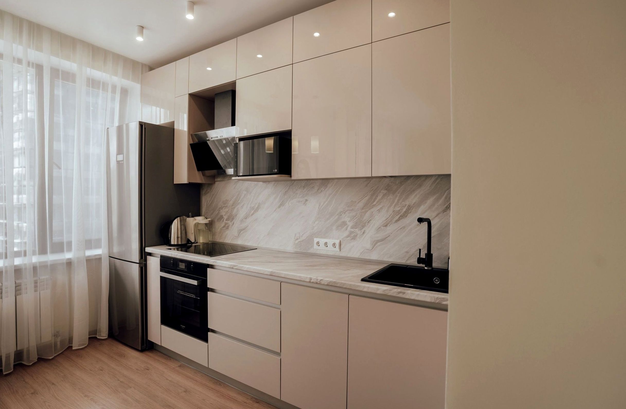 Кухня под заказ №0399 — минималистичная кухня без ручек