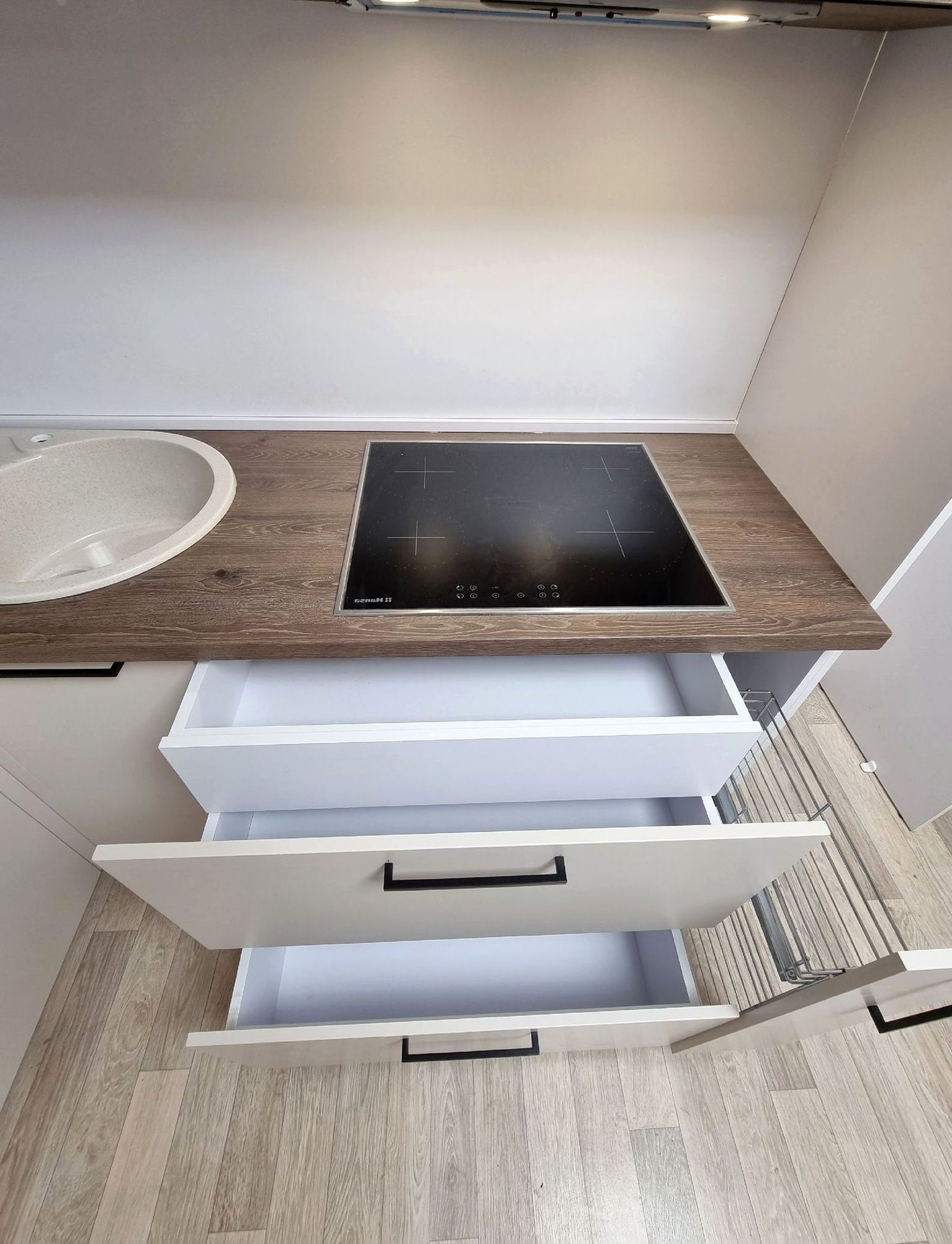 Кухня под заказ №0416 — угловая кухня в современном стиле