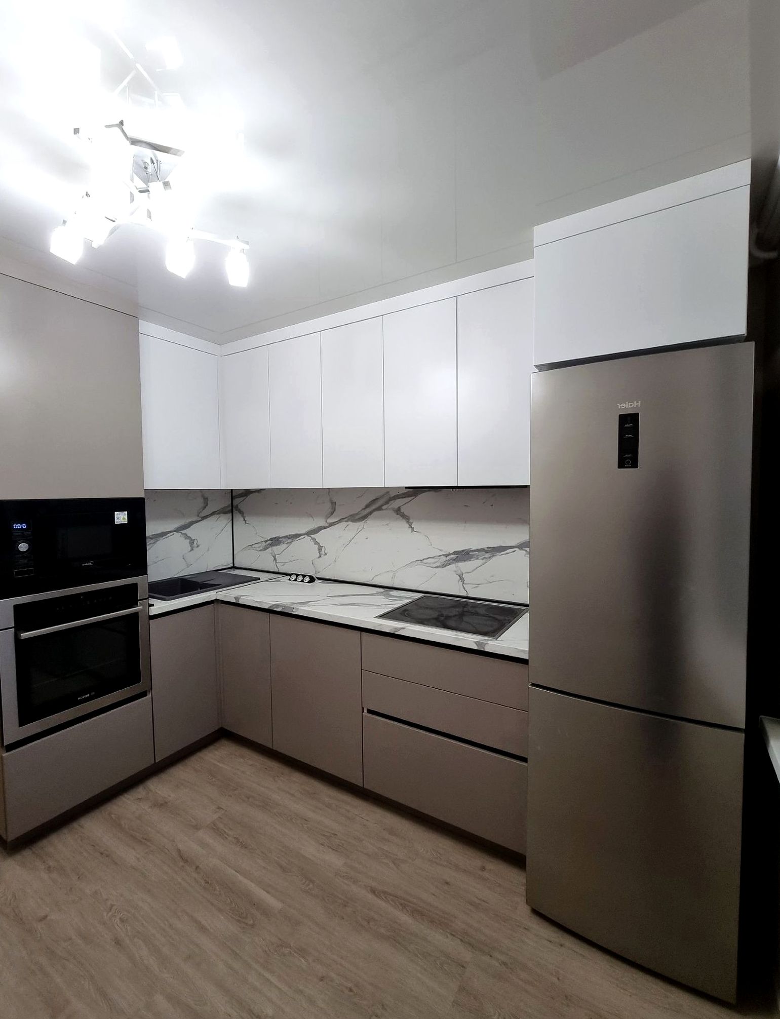 Кухня под заказ №0423 — минималистичная кухня без ручек