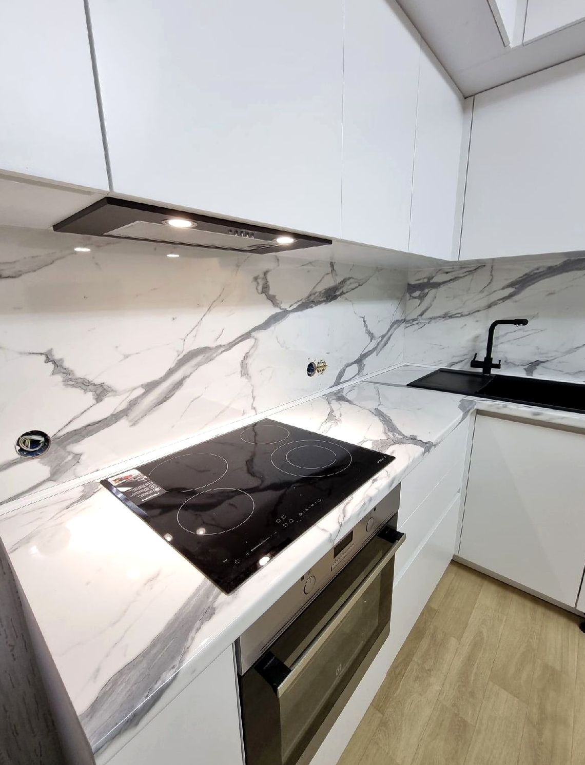 Кухня под заказ №0426 — светлая семейная кухня