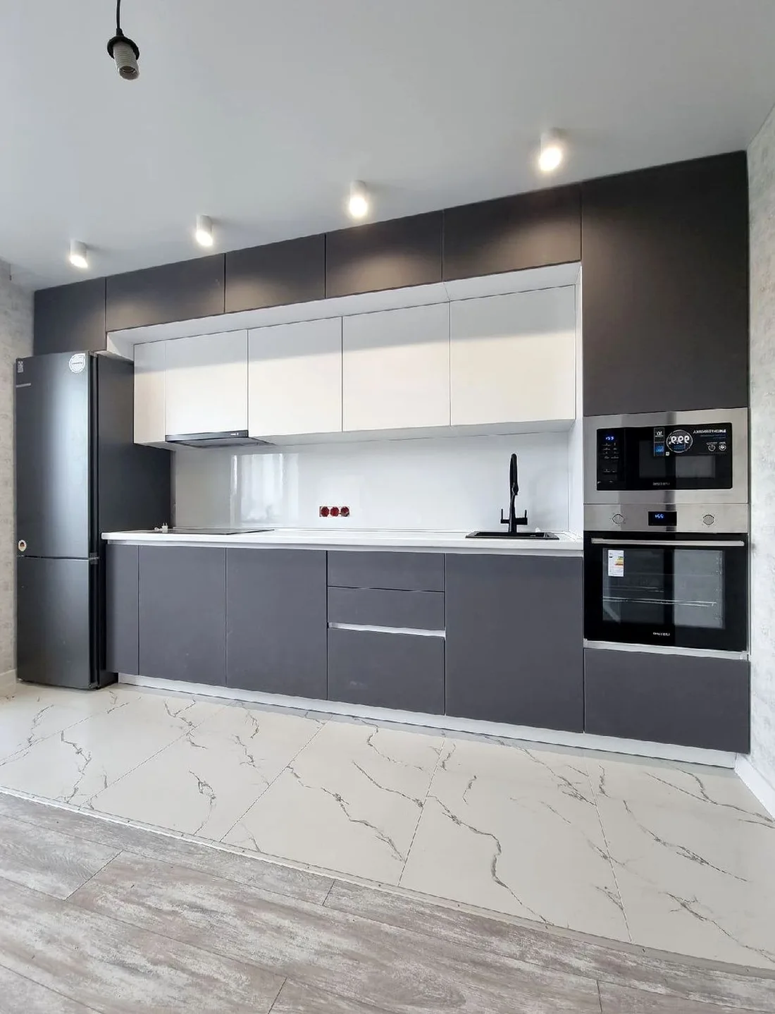 Кухня Rimini Oak №0447 — минималистичная кухня без ручек