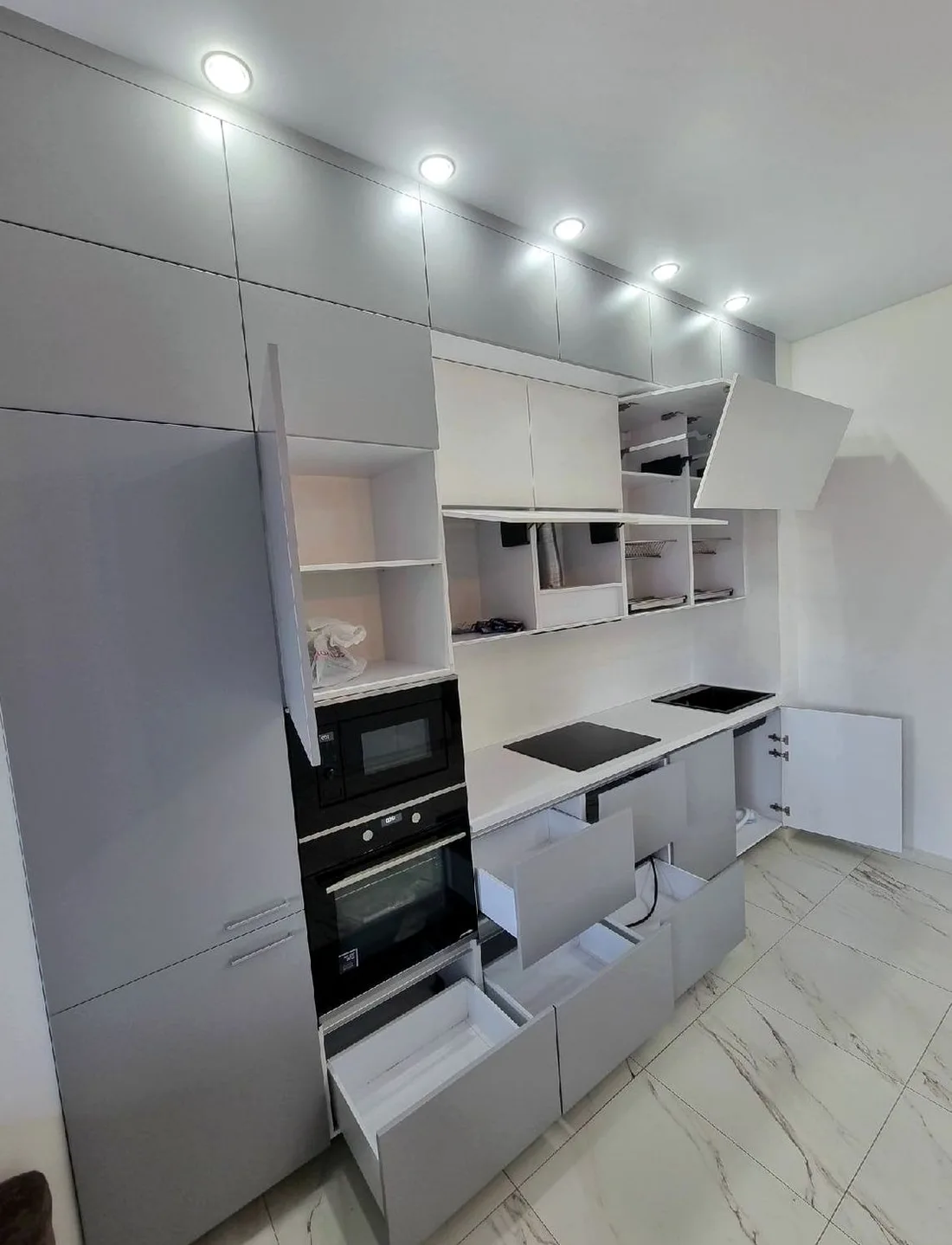 Кухня Florence Home №0453 — минималистичная кухня без ручек