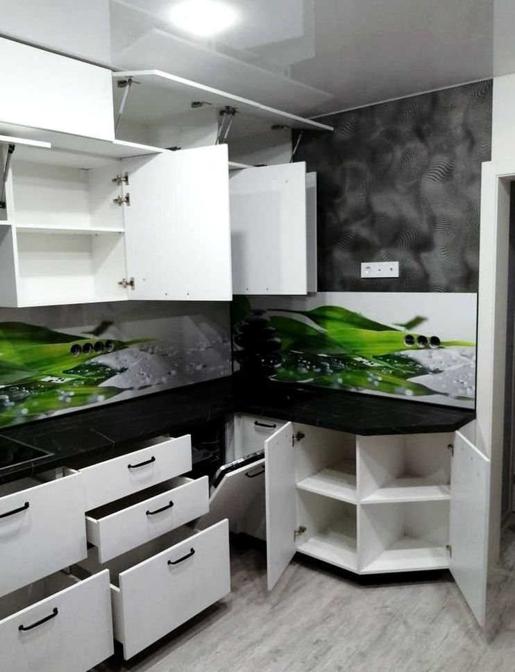 Кухня под заказ №0462 — светлая семейная кухня