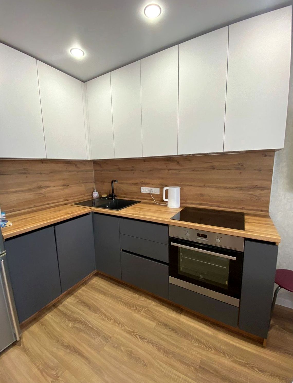 Кухня под заказ №0468 — светлая семейная кухня