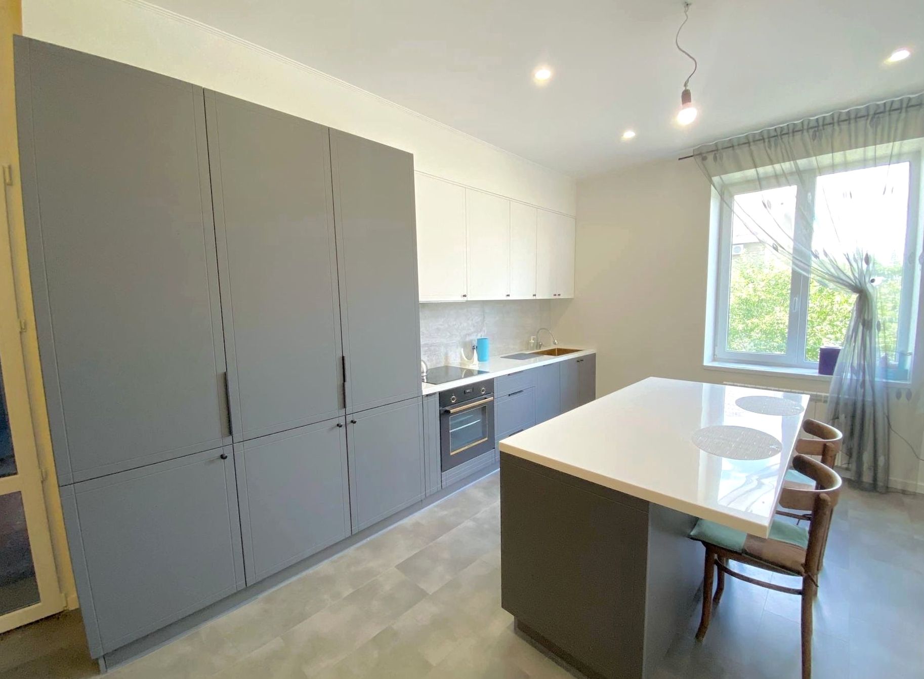 Кухня под заказ №0489 — минималистичная кухня без ручек