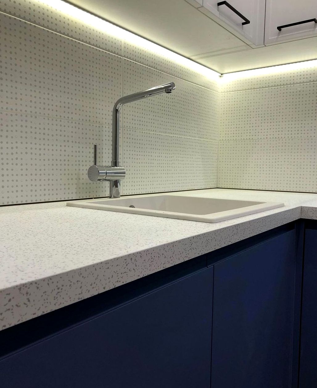 Кухня под заказ №0518 — угловая кухня в современном стиле