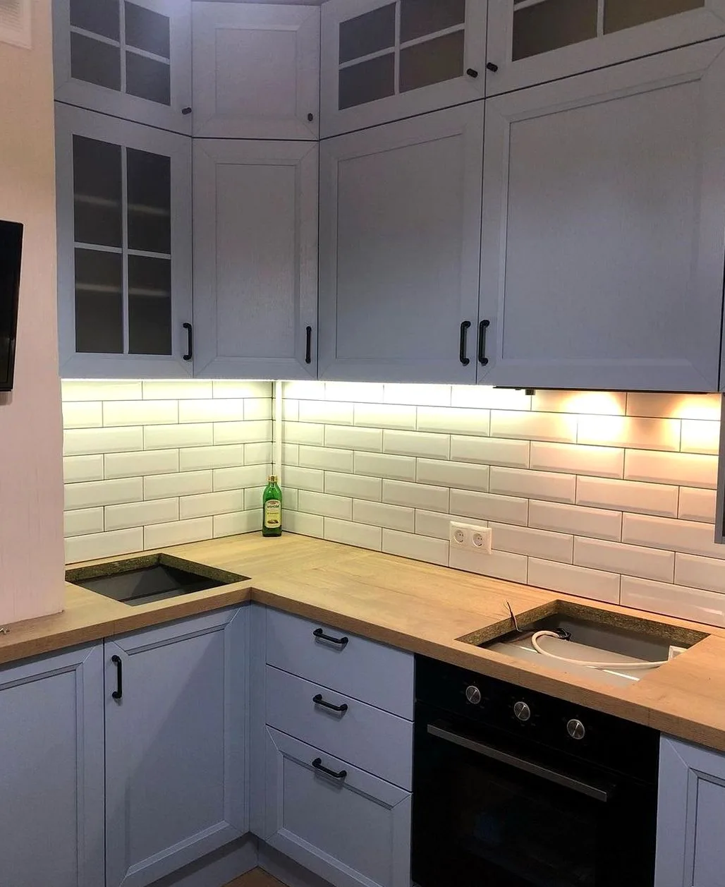 Кухня Siena Light №0537 — минималистичная кухня без ручек