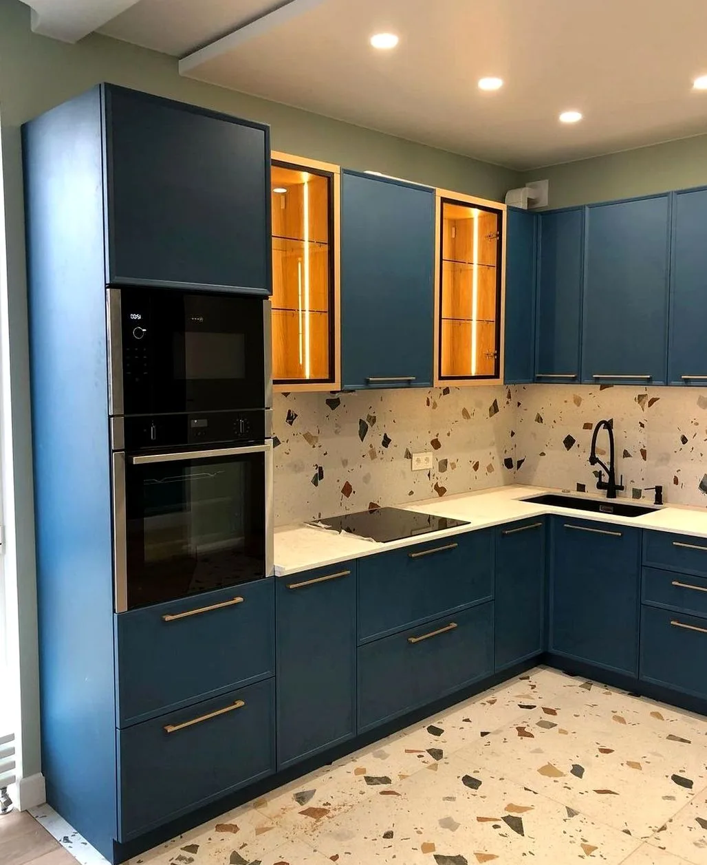Кухня Rimini Oak №0543 — минималистичная кухня без ручек