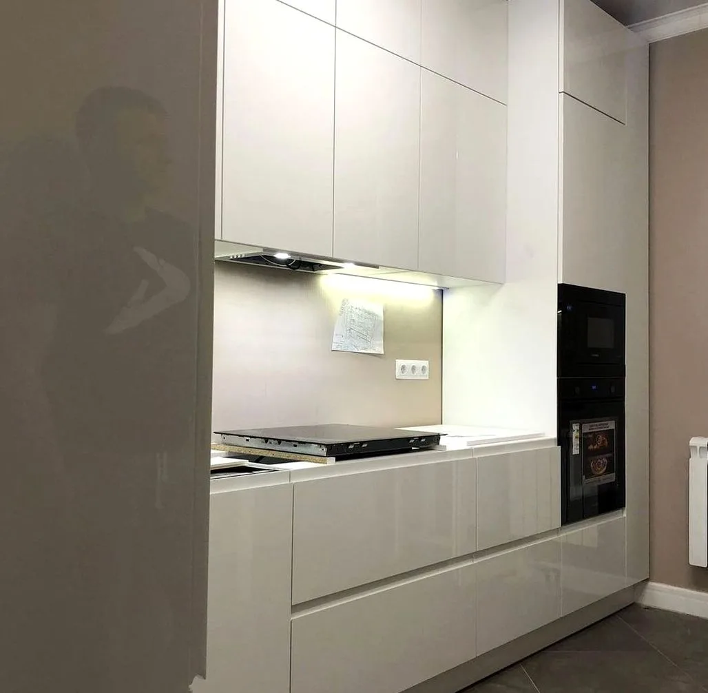 Кухня Florence Home №0573 — минималистичная кухня без ручек