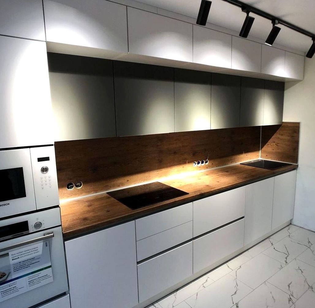 Кухня под заказ №0690 — светлая семейная кухня