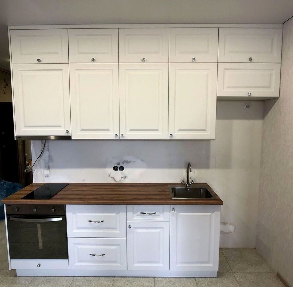 Кухня под заказ №0696 — светлая семейная кухня