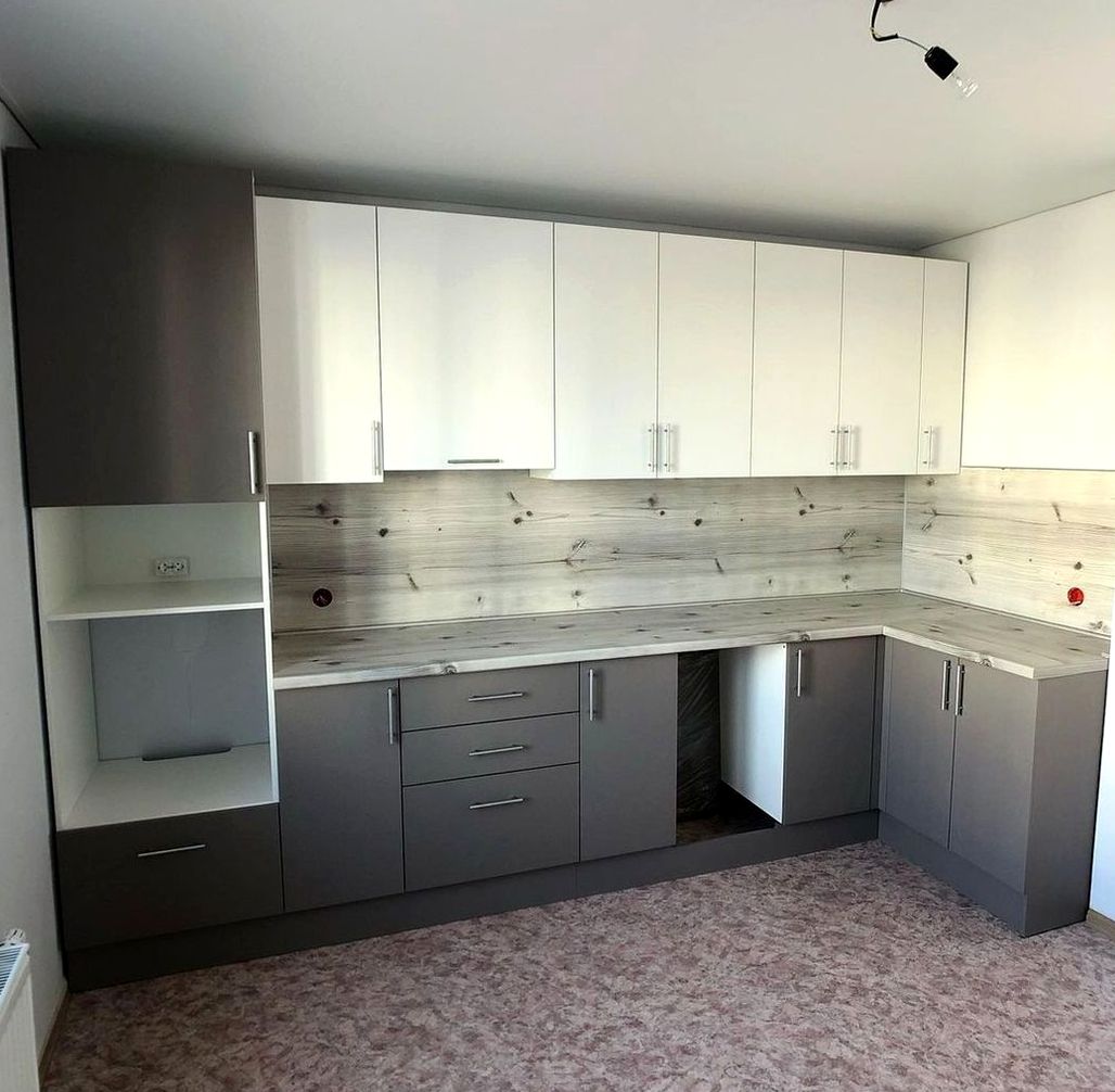 Кухня под заказ №0711 — минималистичная кухня без ручек