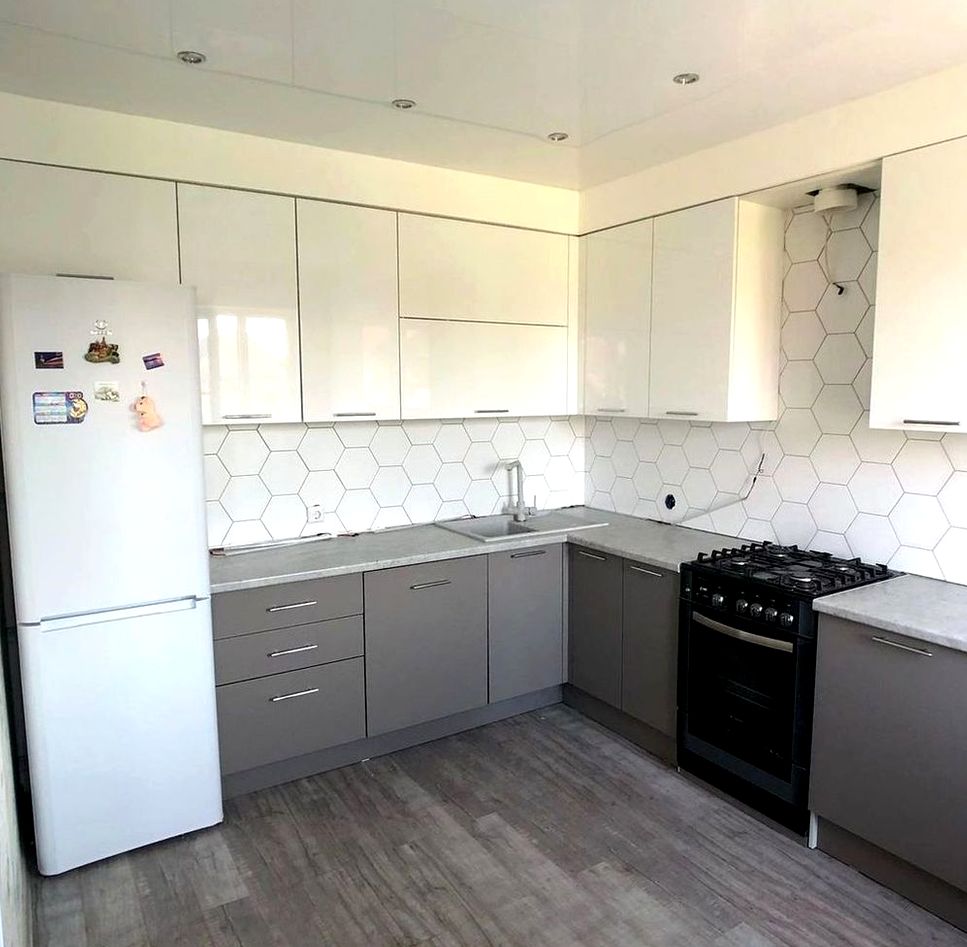 Кухня под заказ №0774 — светлая семейная кухня