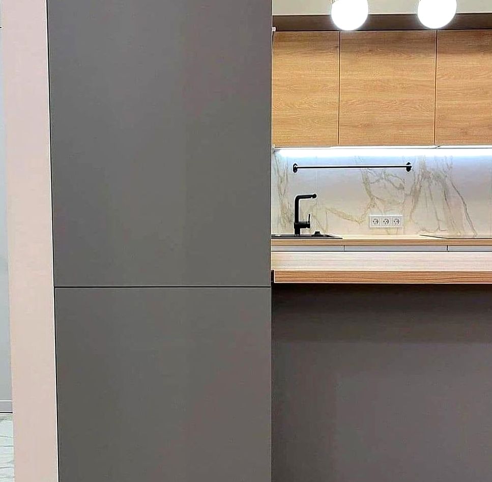 Кухня под заказ №0831 — минималистичная кухня без ручек