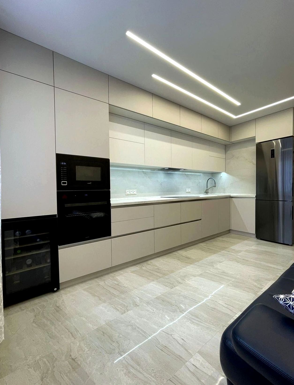 Кухня под заказ №0888 — светлая семейная кухня