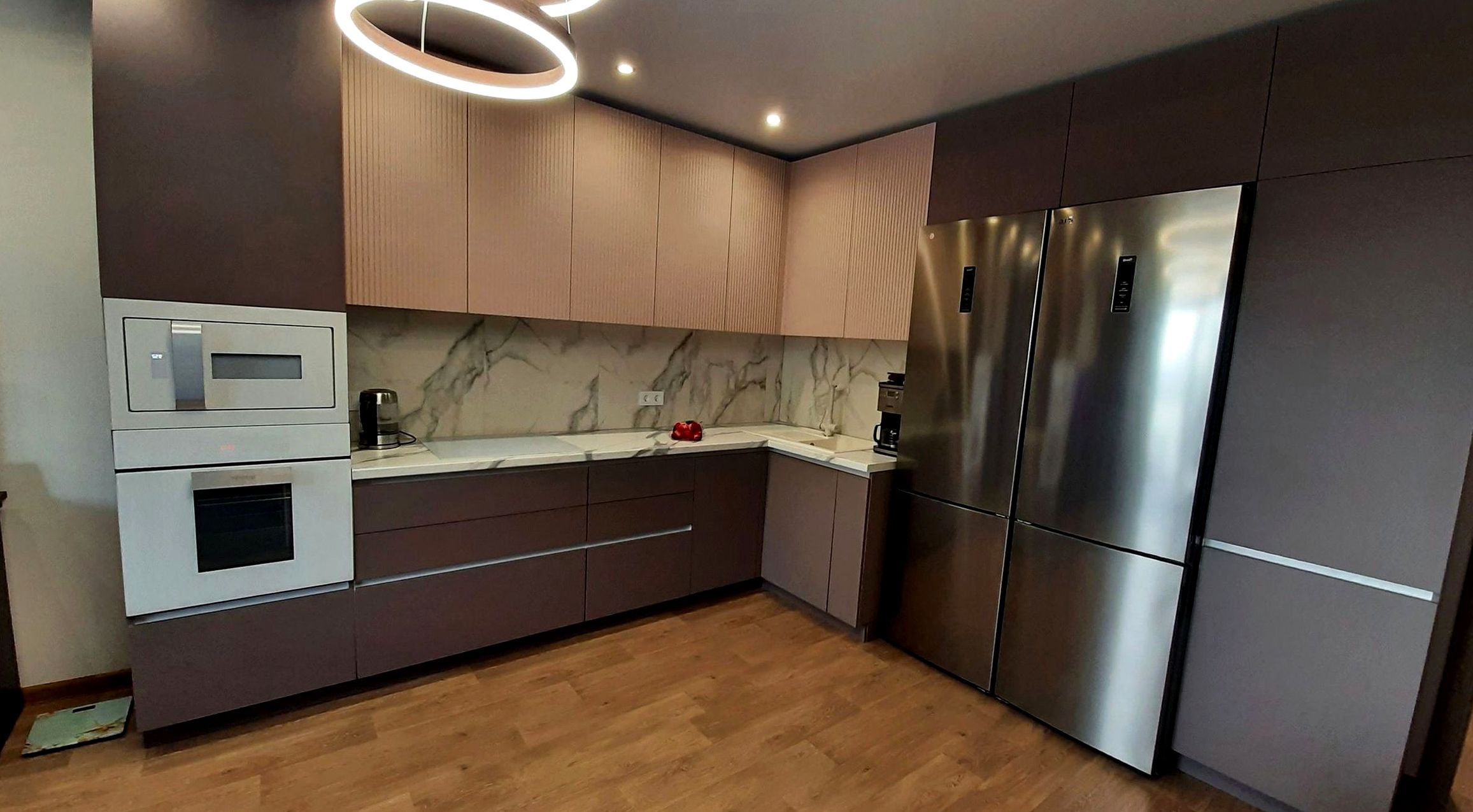 Кухня под заказ №0894 — светлая семейная кухня