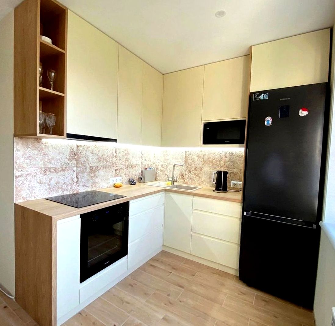 Кухня под заказ №0915 — минималистичная кухня без ручек