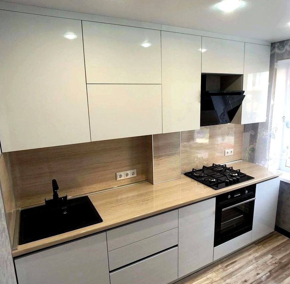 Кухня под заказ №0966 — светлая семейная кухня