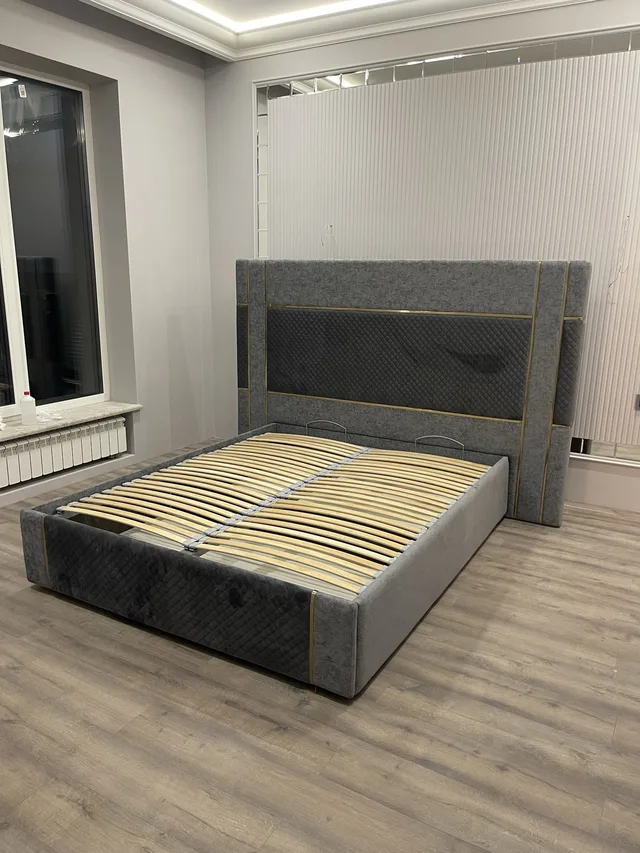 Современная кровать с изголовьем