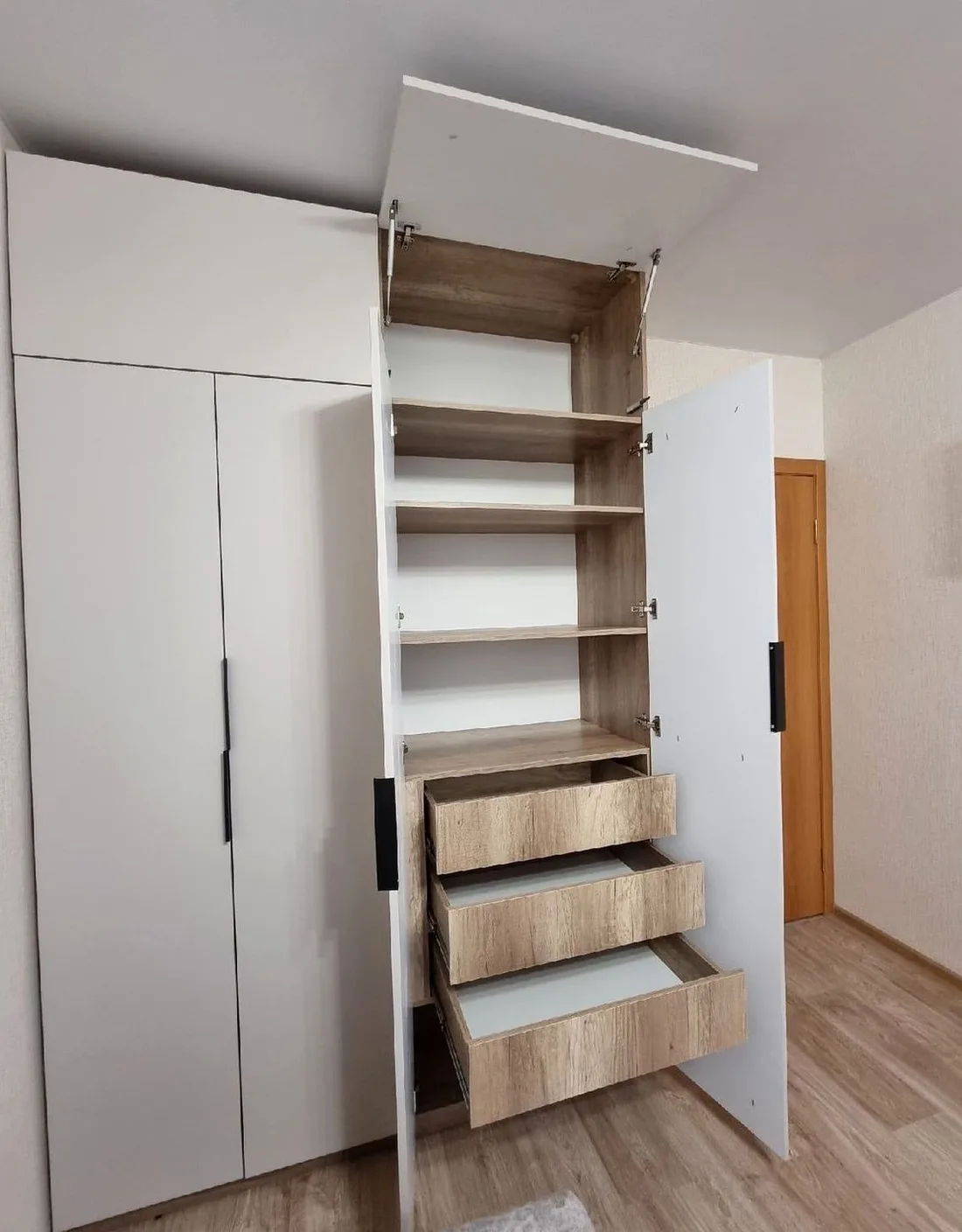 Шкаф Monza Storage №0016 — гардеробный шкаф до потолка