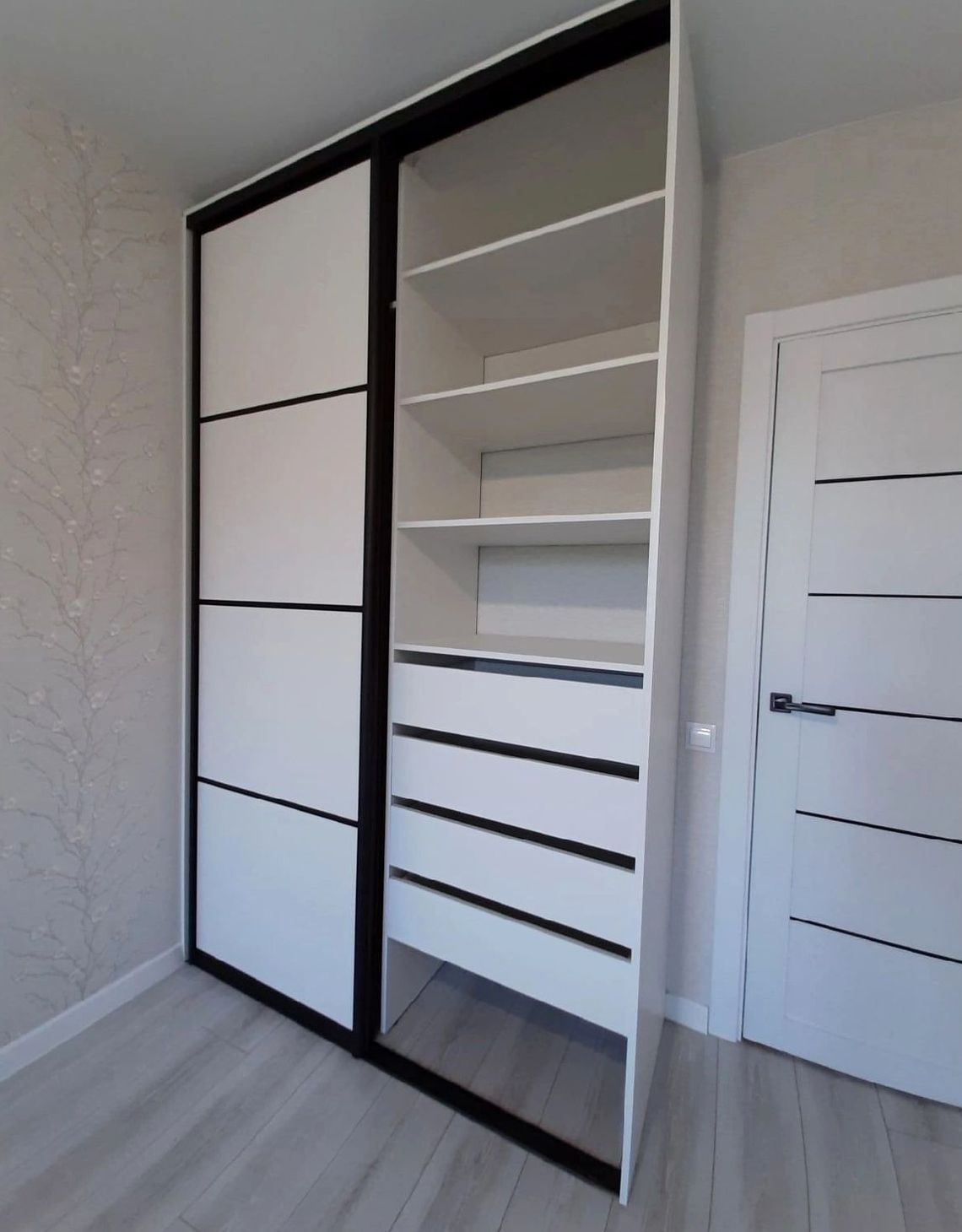 Шкаф под заказ №0025 — встроенный шкаф-купе