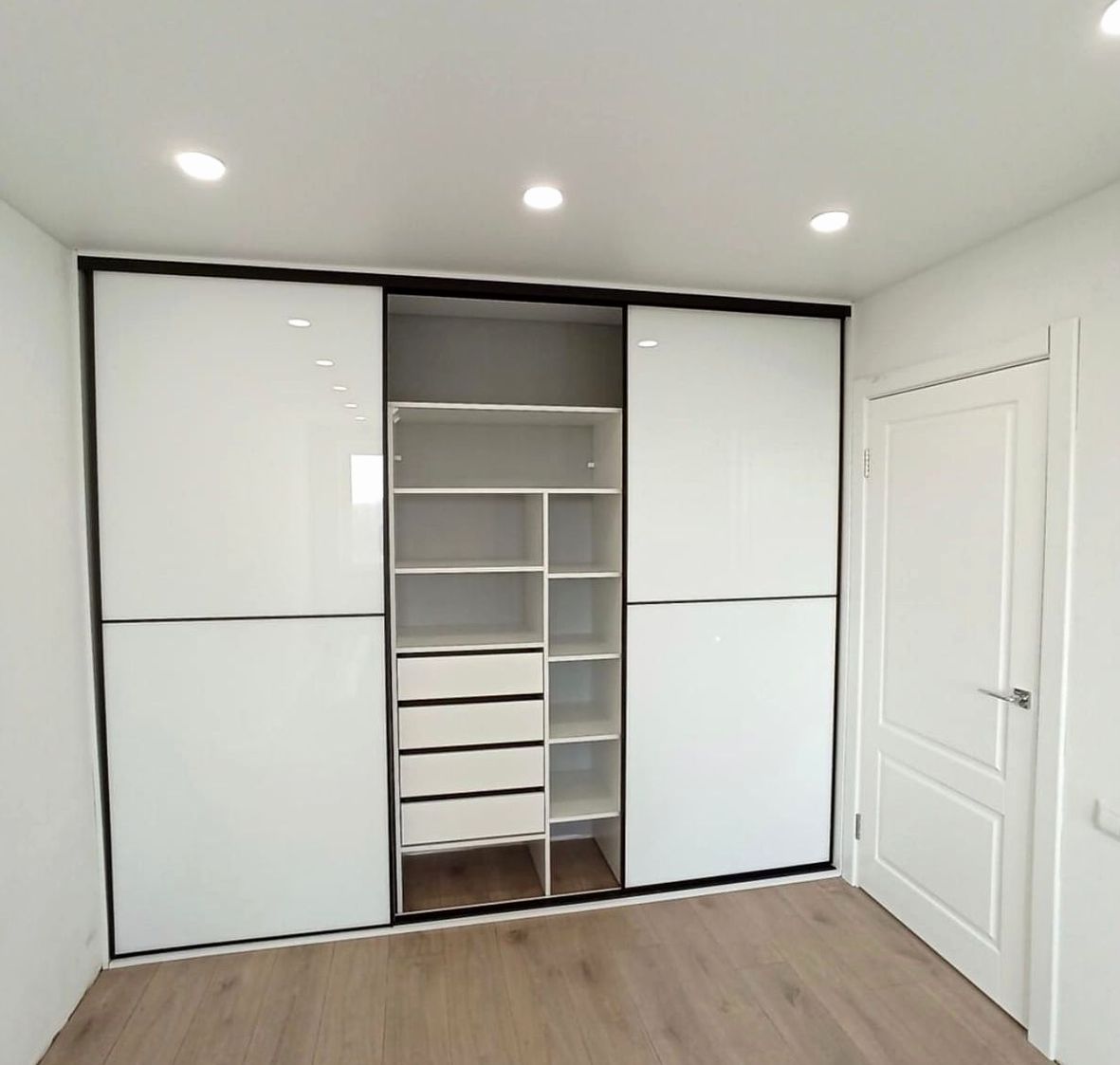 Шкаф под заказ №0090 — шкаф для спальни