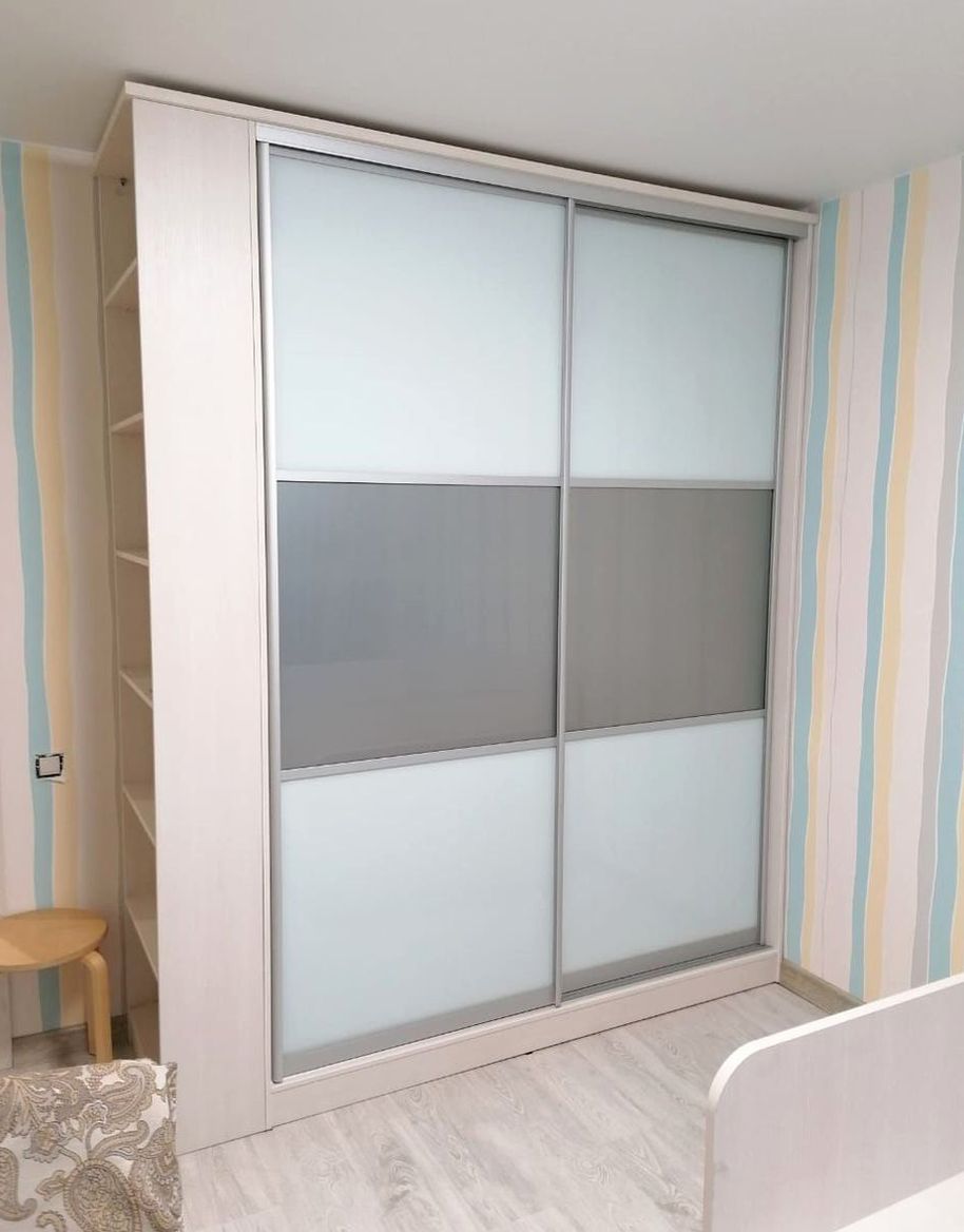 Шкаф под заказ №0098 — распашной шкаф в современном стиле