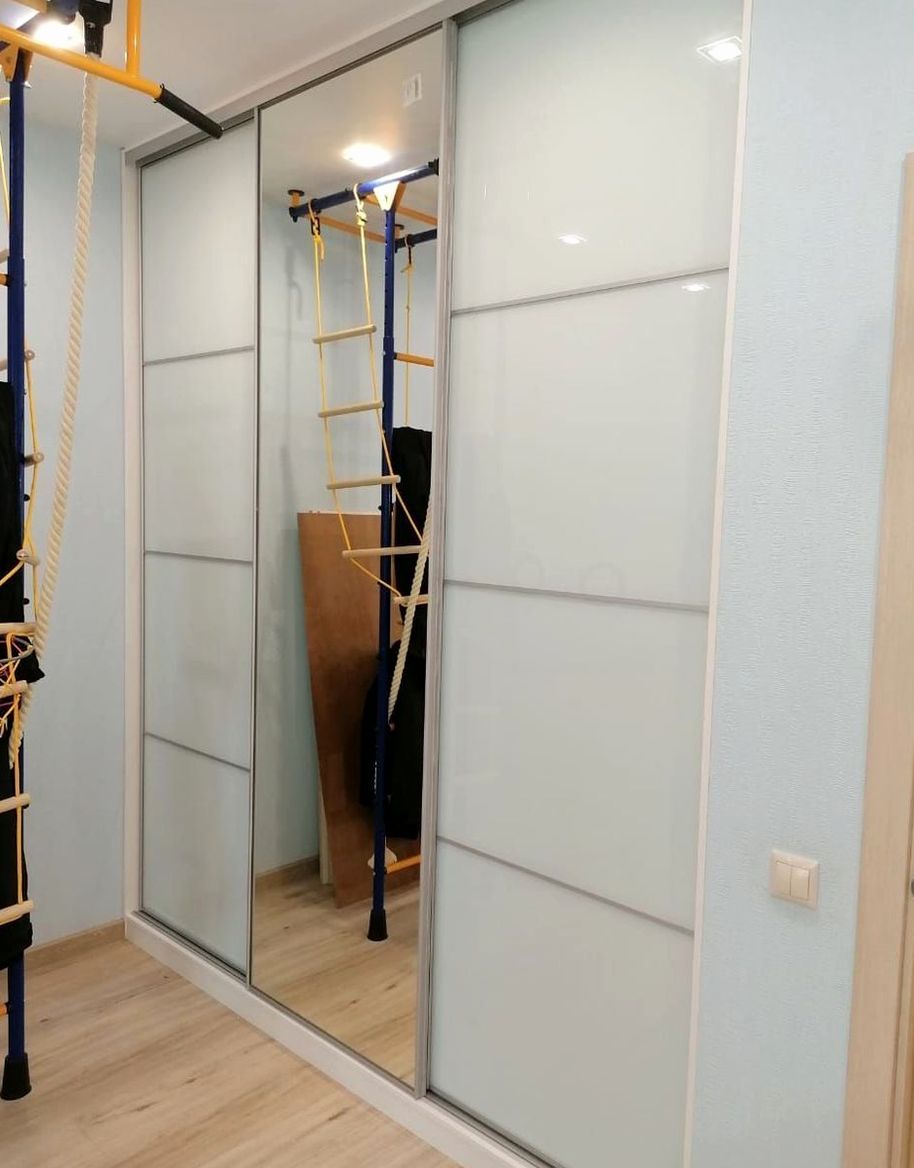 Шкаф под заказ №0100 — гардеробный шкаф до потолка