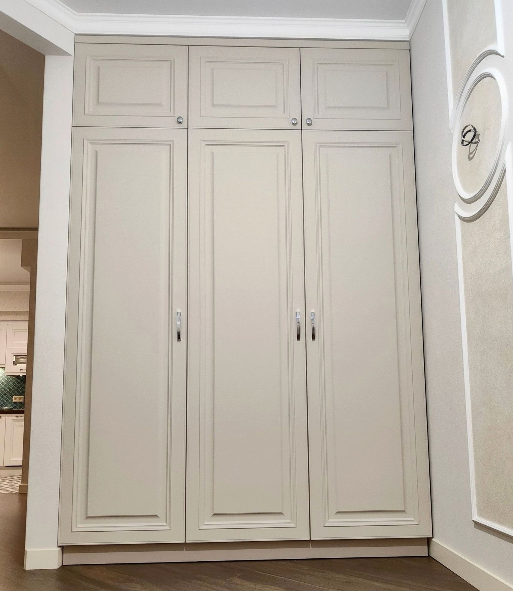 Шкаф под заказ №0110 — распашной шкаф в современном стиле