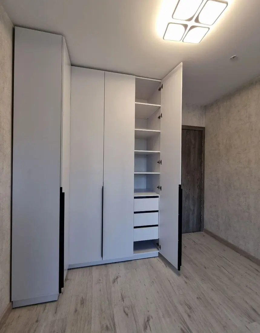 Шкаф Arezzo System №0130 — гардеробный шкаф до потолка