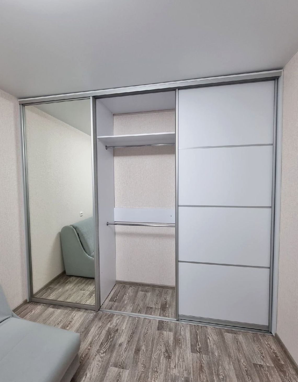 Шкаф под заказ №0146 — распашной шкаф в современном стиле