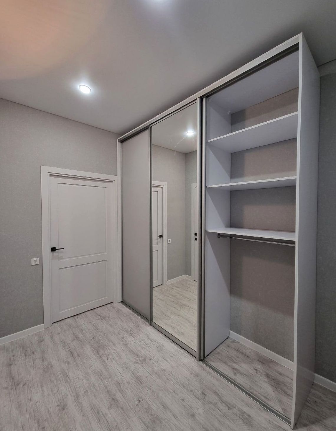 Шкаф под заказ №0157 — встроенный шкаф-купе