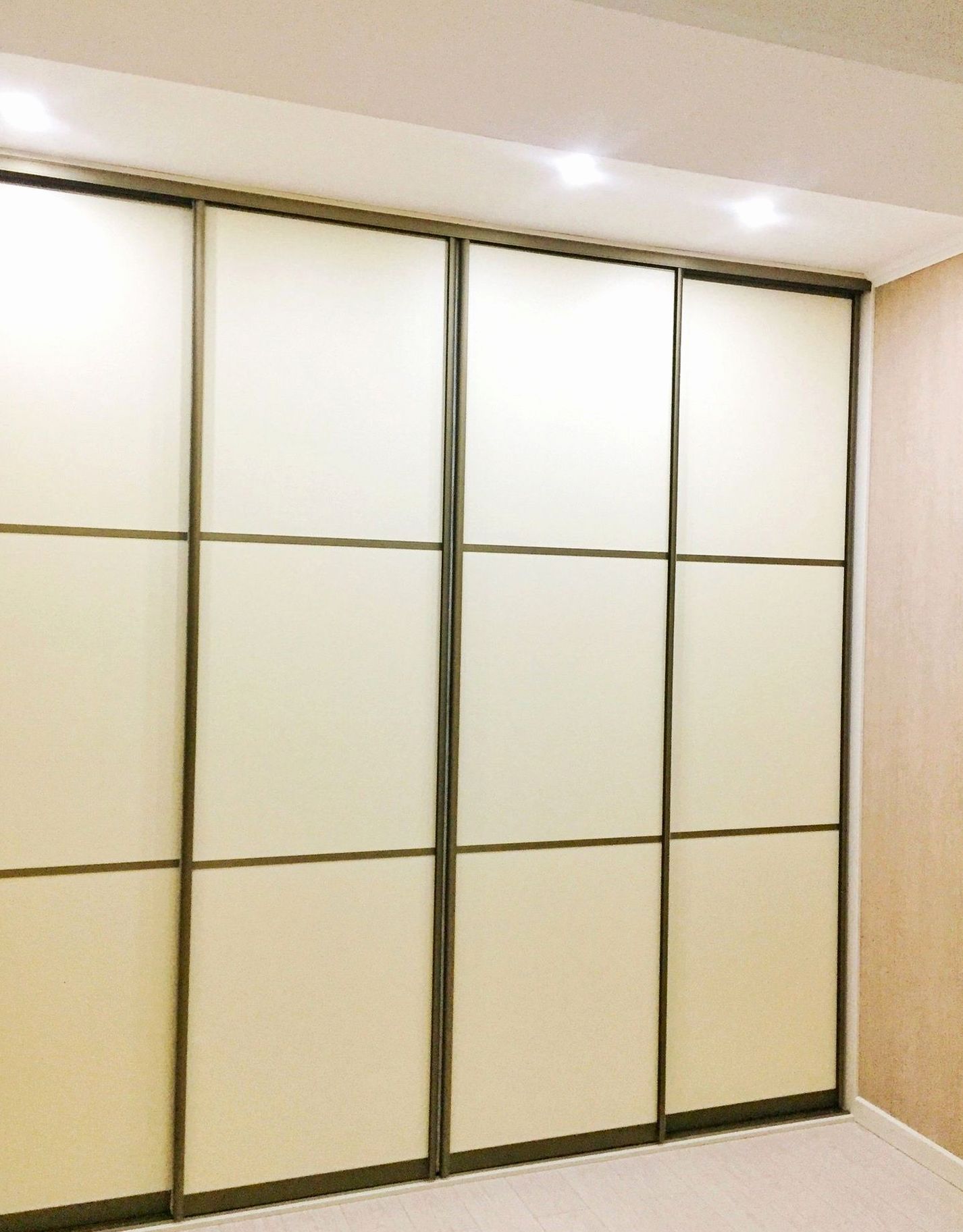 Шкаф под заказ №0187 — встроенный шкаф-купе