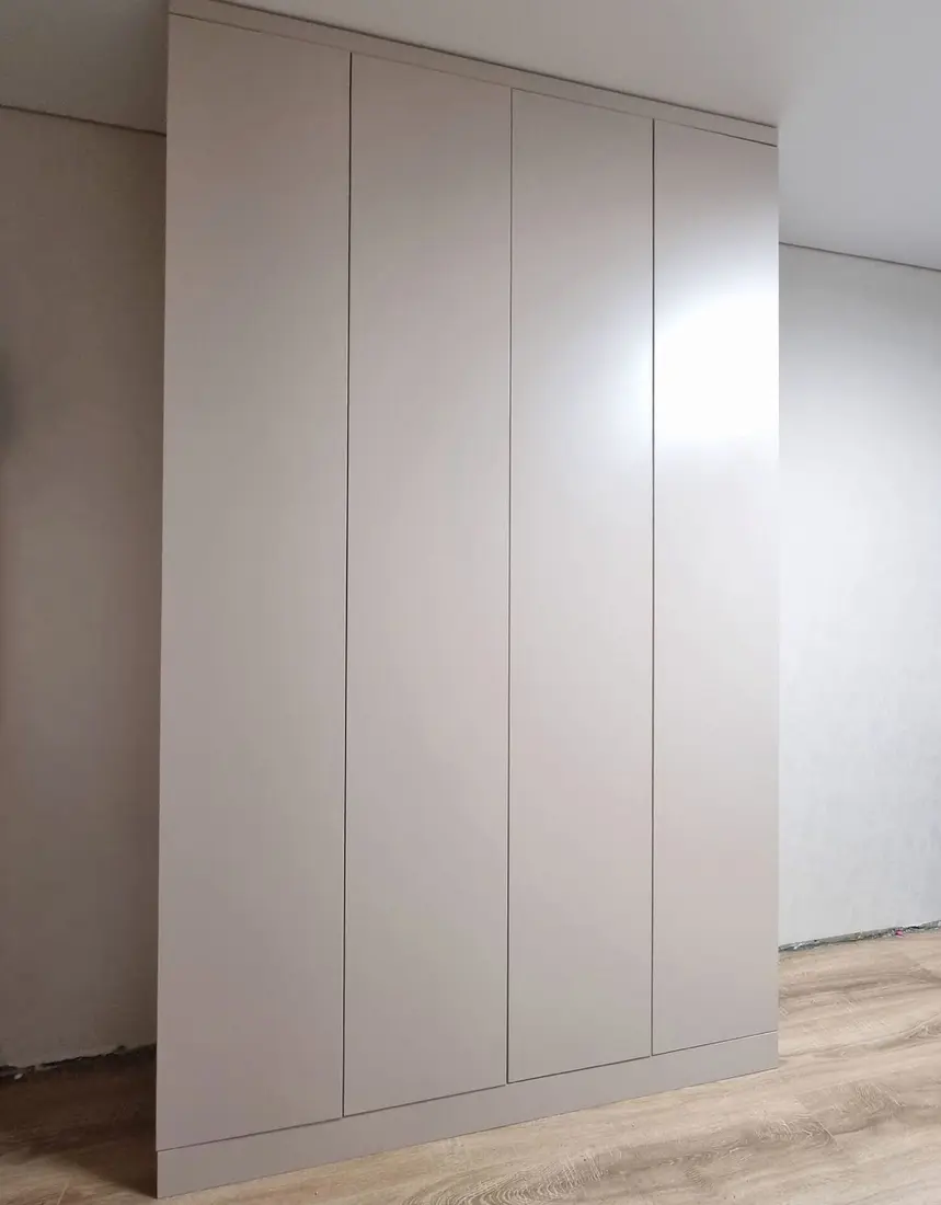 Шкаф Siena Mirror №0200 — распашной шкаф в современном стиле