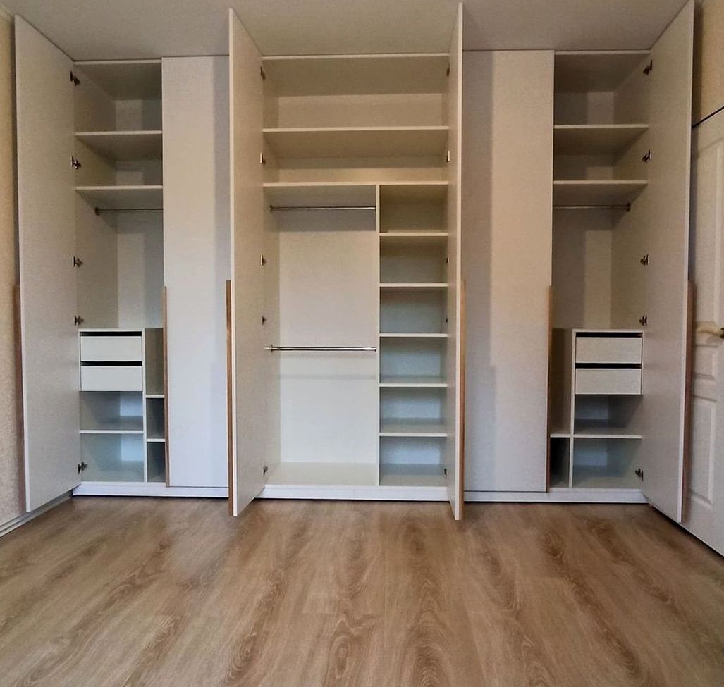 Шкаф под заказ №0214 — гардеробный шкаф до потолка