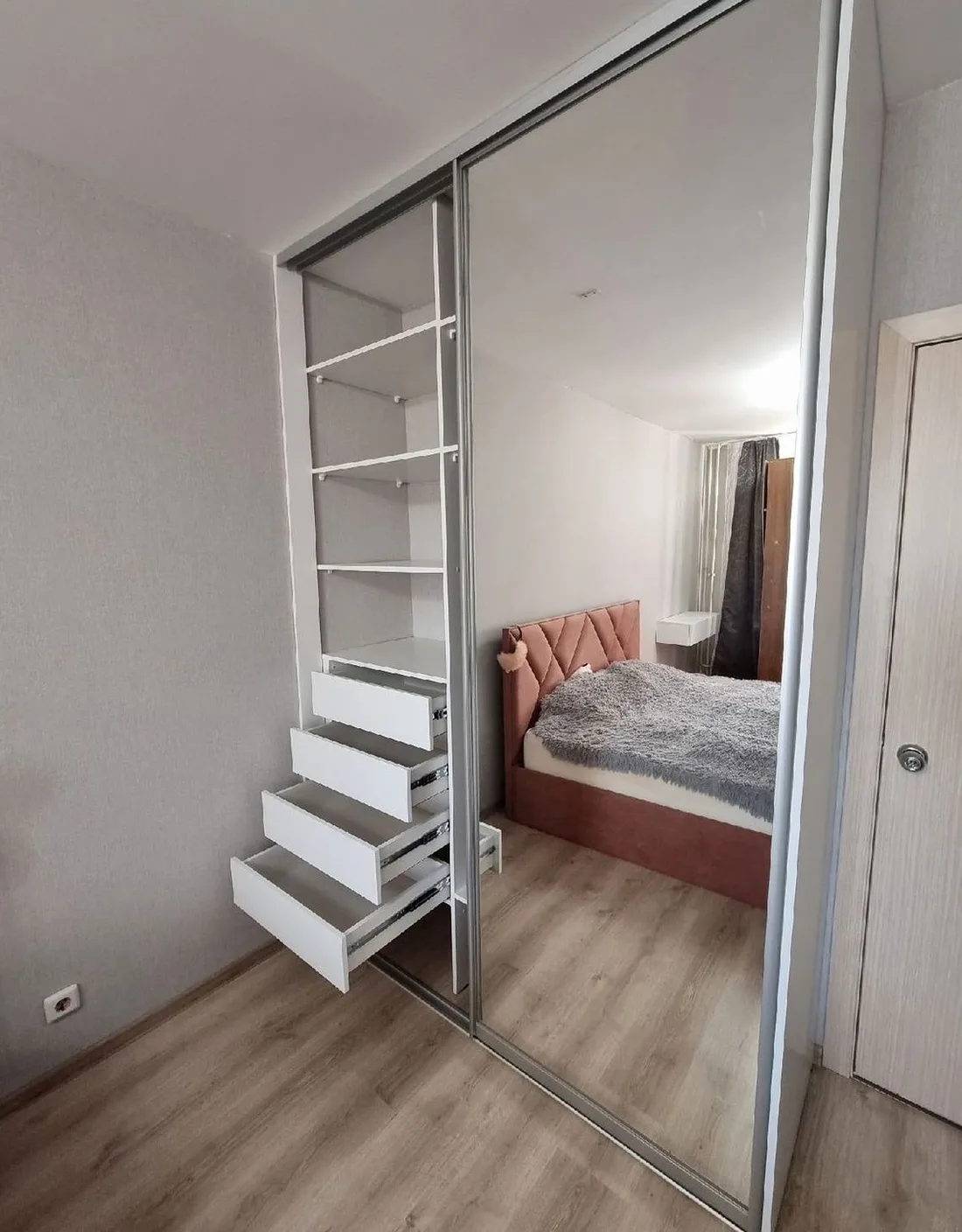 Шкаф Palermo Room №0230 — распашной шкаф в современном стиле